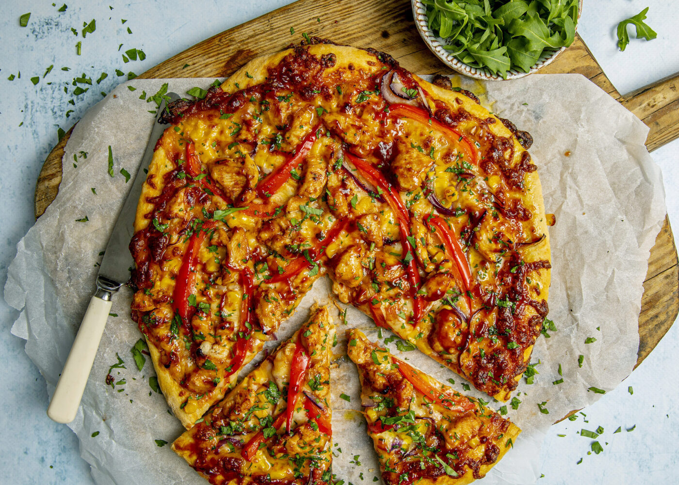 Pizza med barbeque-kylling