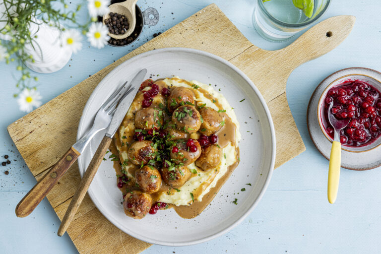 Kyllingkjottboller med potetstappe