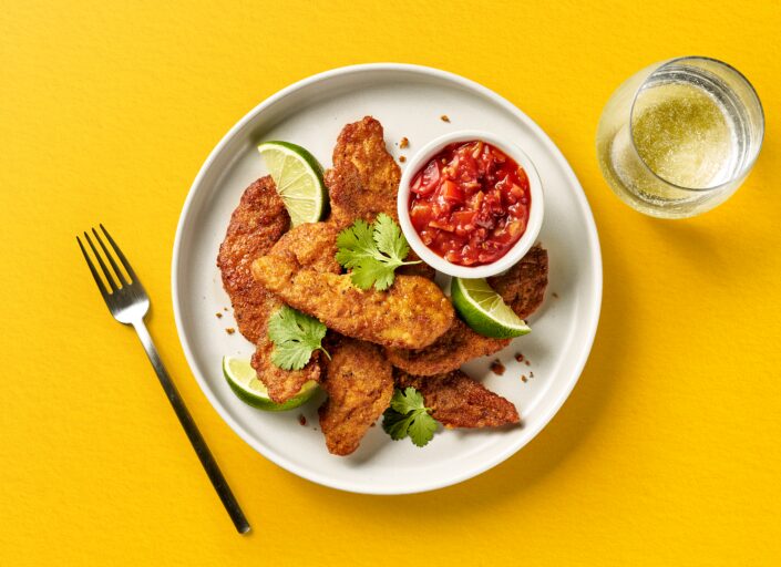 Slik lager du crispy Sticks med salsa, lime og koriander