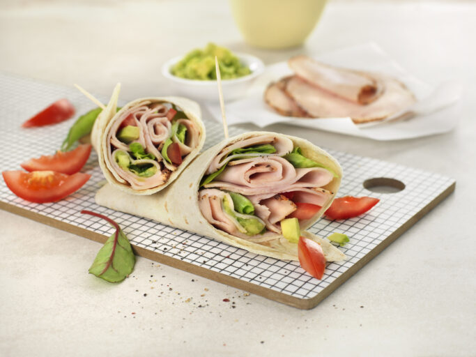 Wrap med kylling, avokado og tomat