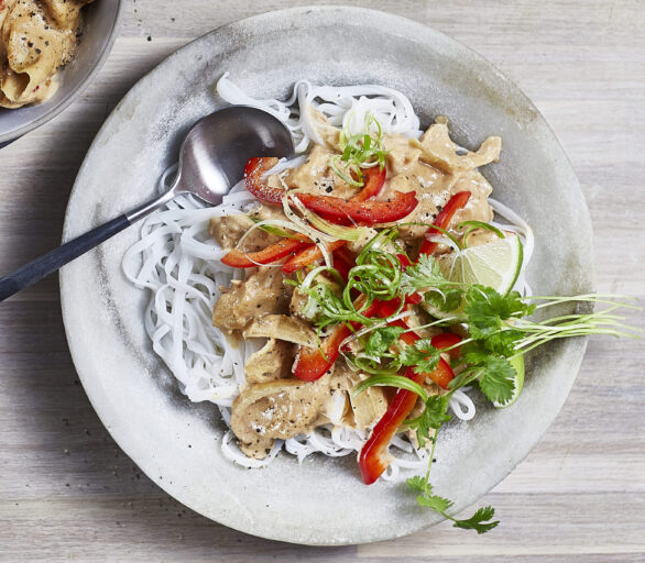 Strimlet kyllingfilet med peanottsaus