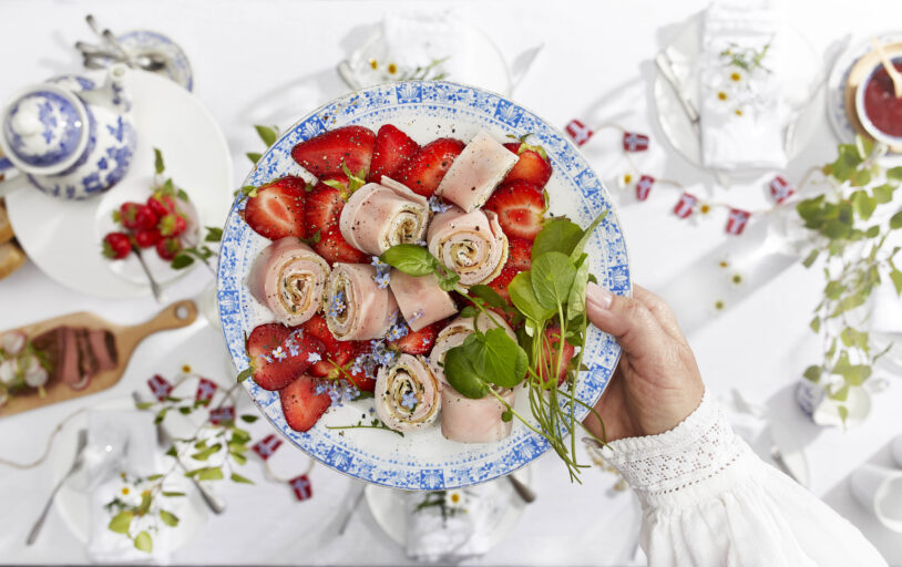 slik lager du skinkrull med kalkunpålegg