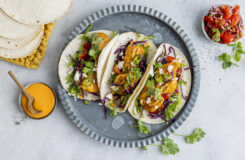 Taco med kyllingnuggets i wrap