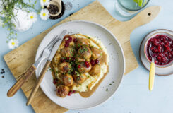 Kyllingkjottboller med potetstappe