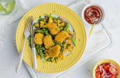 Kyllingnuggets med mais, bacon og vårløk