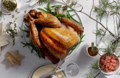 Kalkun med rosmarin, eplechutney og saltbakte poteter