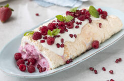 Slik lager du pavlova-rull med bær