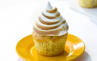 Sitronmuffins med valmuefro lemoncurd og marengs